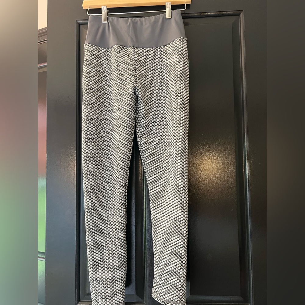 Grey Scrunch Athletic Leggings